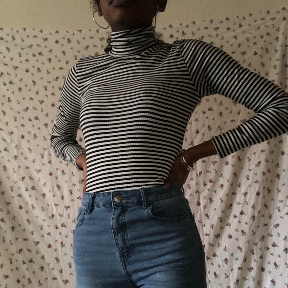RIBBED TURTLE NECK